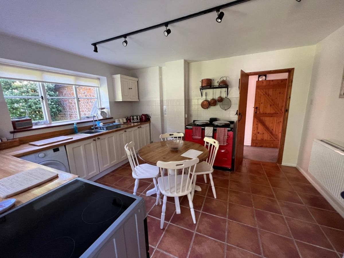Forestry Cottage. Hot Tub, Open Fire, Dog Friendly Gaywood 外观 照片